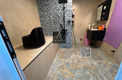 Business Centre - Studio - 5 Bathrooms for rent in Corniche Tower - Ajman Corniche Road - Ajman