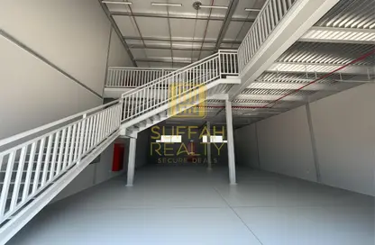 Warehouse - Studio - 1 Bathroom for rent in RAS - Umm Ramool - Dubai