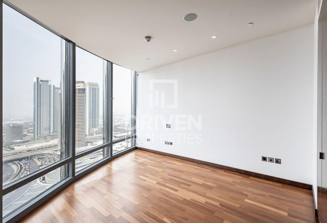 Huge Layout | Ready to Move in | Cityscape View photo 14