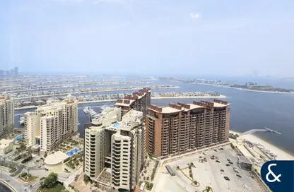 Apartment - 1 Bathroom for rent in The Palm Tower - Palm Jumeirah - Dubai