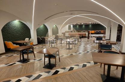 Retail - Studio - 2 Bathrooms for rent in Al Fattan Marine Towers - Jumeirah Beach Residence - Dubai