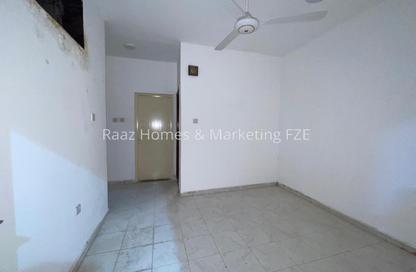 Apartment - 1 - 1 for rent in Plaza Building - Al Ghuwair - Al Gharb - Sharjah