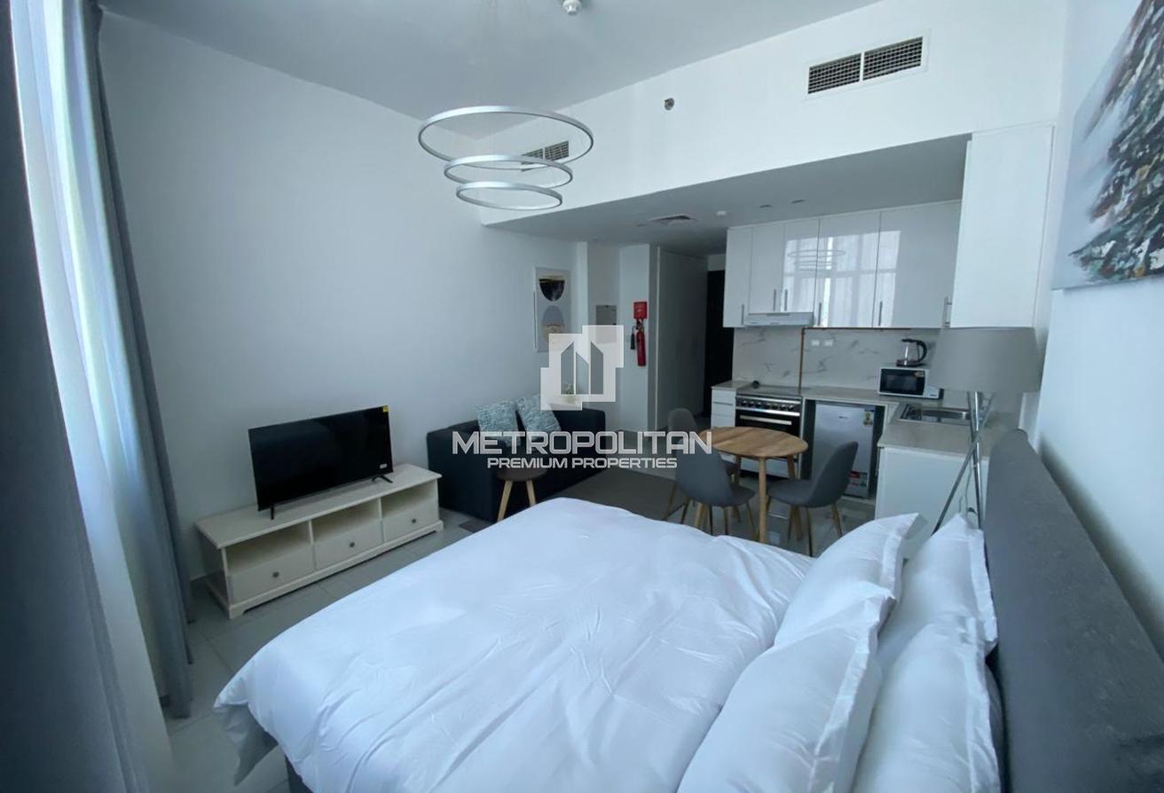 Fully Furnished | Ready To Move | Spacious photo 7