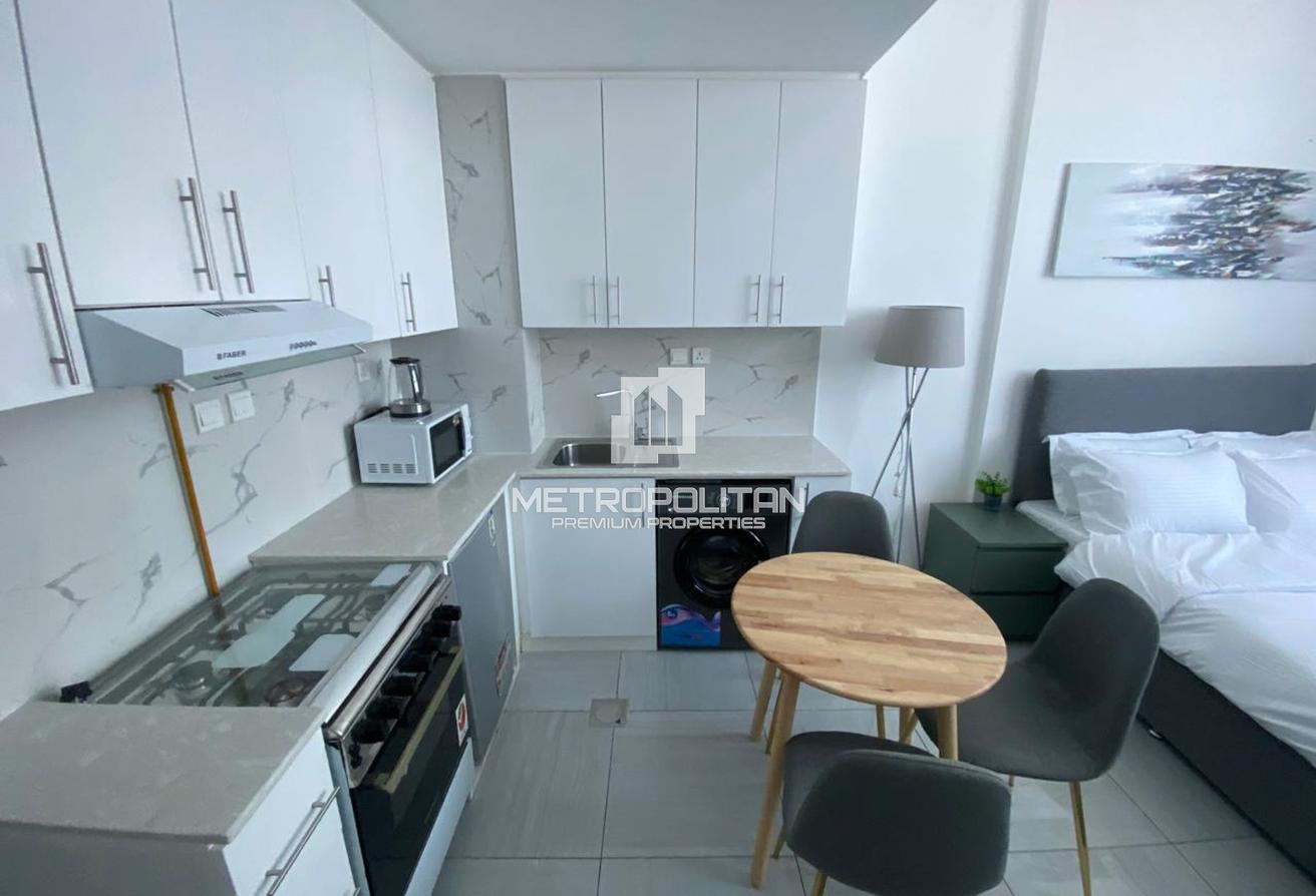 Fully Furnished | Ready To Move | Spacious photo 6