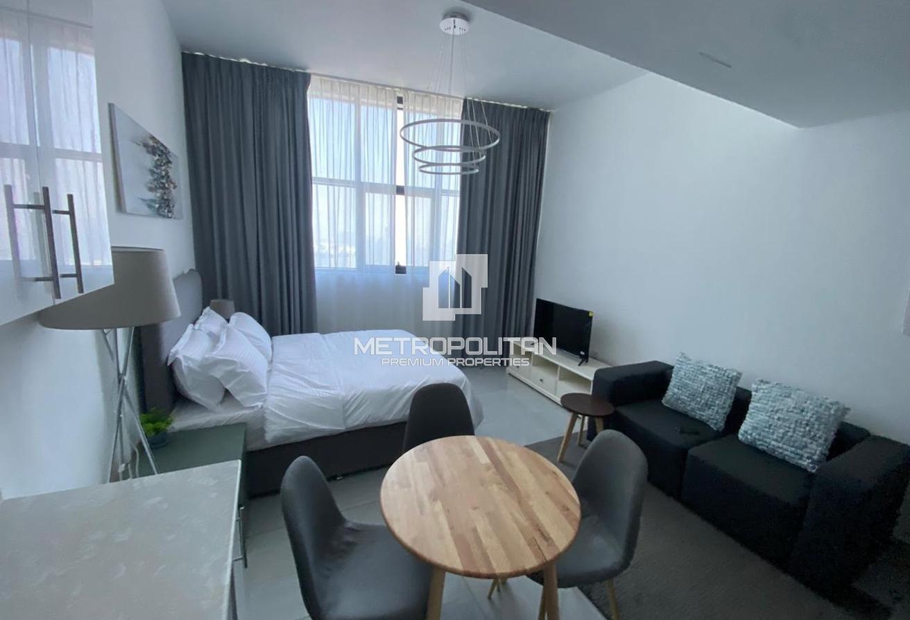 Fully Furnished | Ready To Move | Spacious photo 5