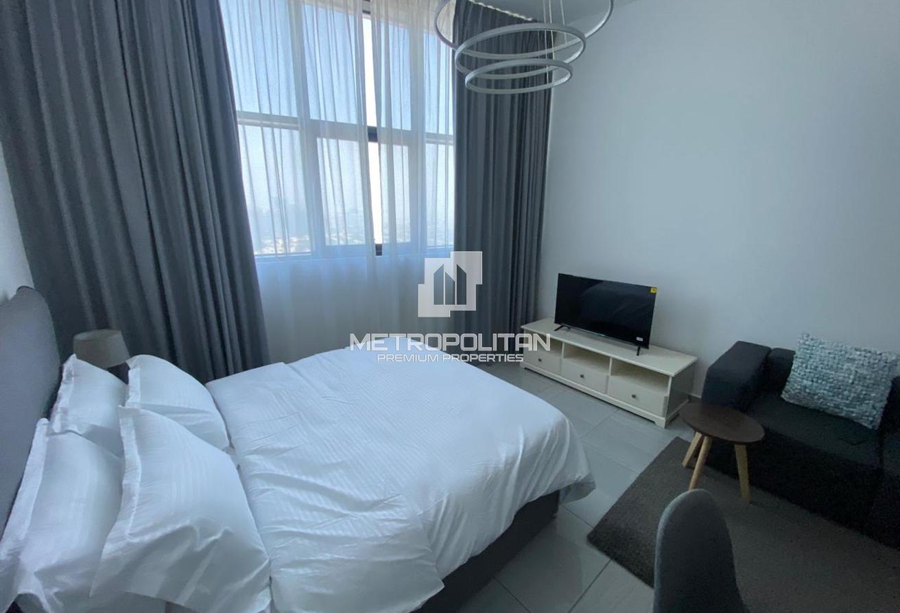 Fully Furnished | Ready To Move | Spacious photo 4