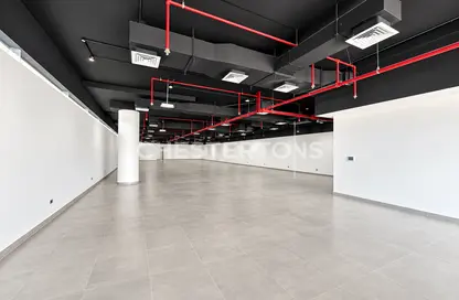 Shop - Studio for rent in Ruby Tower 2 - Umm Al Sheif - Dubai