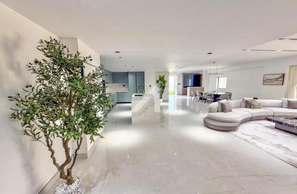 Penthouse - 2 Bedrooms - 5 Bathrooms for rent in Rimal 5 - Rimal - Jumeirah Beach Residence - Dubai