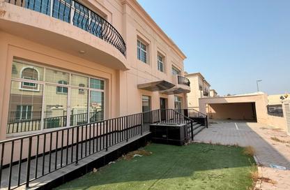 Villa - Studio - 4 Bathrooms for rent in Jumeirah 1 - Jumeirah - Dubai