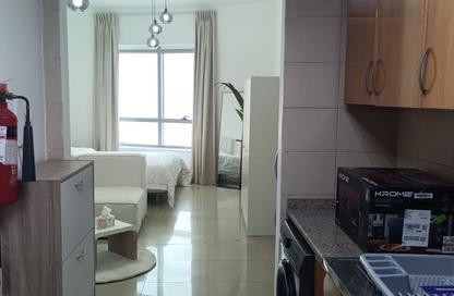 Apartment - 1 - 1 for sale in Capital Tower - Al Majaz - Sharjah