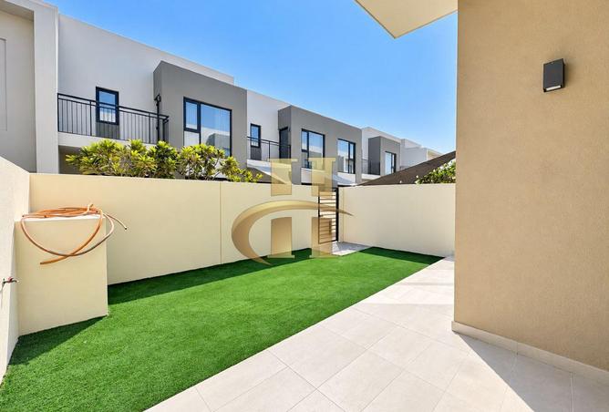 3-bed townhouse in Camelia 1 · Vacant · Brand new — photo 2