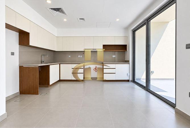 3-bed townhouse in Camelia 1 · Vacant · Brand new — photo 3