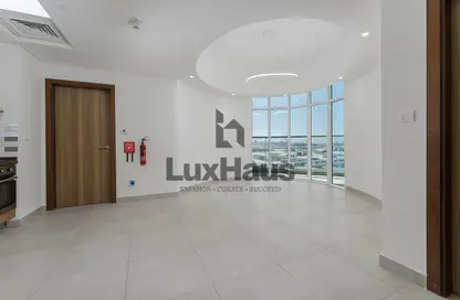 شقة - 2 غرف نوم - 3 حمامات للايجار في عزيزي بلازا - الفرجان - دبي