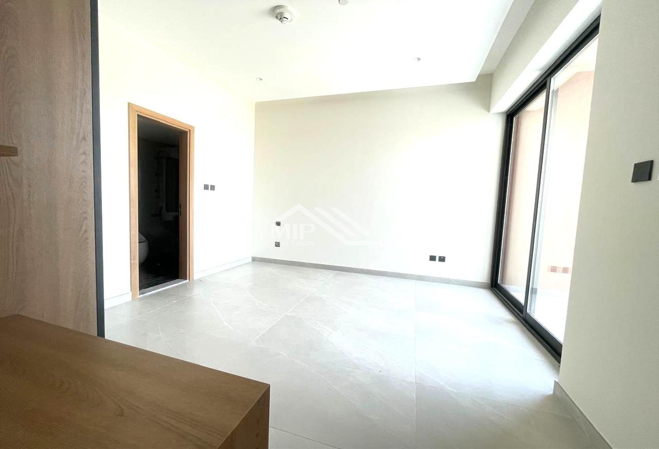 1 MONTH FREE RENT|Corner|Chiller Free| Pool View photo 4