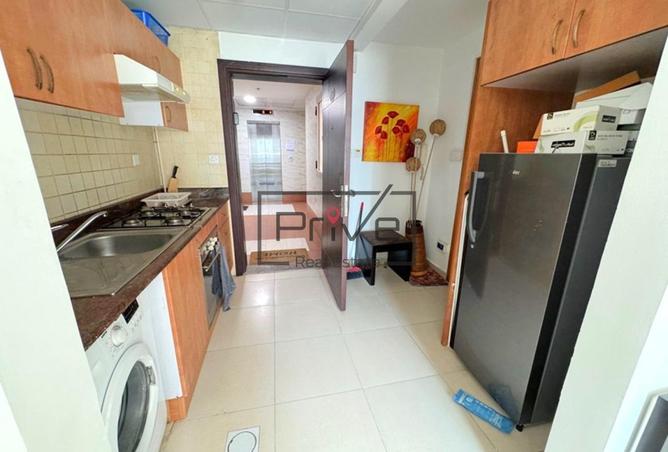 Upgraded | Fully Furnished | Near to Metro photo 3