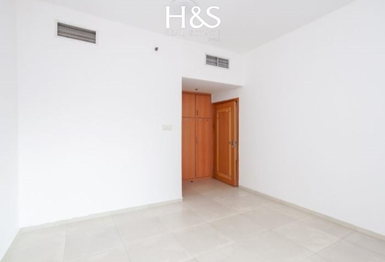 1 BR Apartment in Barsha Heights with Balcony photo 11