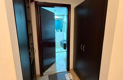 شقة - غرفة نوم - 2 حمامات للايجار في برج حمزة - مدينة دبي الرياضية - دبي