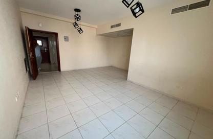 Apartment - 1 - 2 for rent in Al Plaza Building - Al Ghuair - Al Gharb - Sharjah