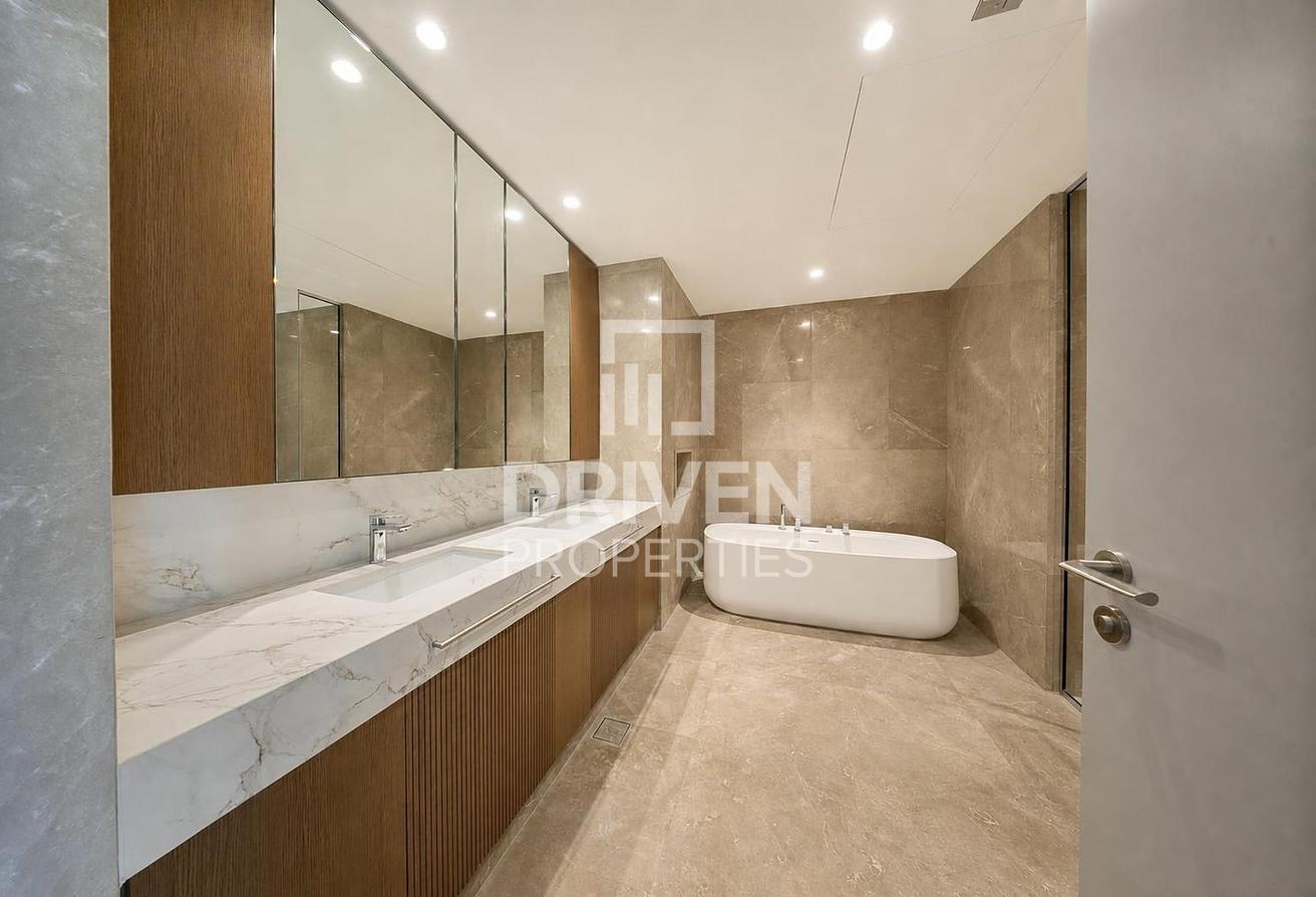 Elegant Penthouse | Prime Waterfront | Sea View photo 24