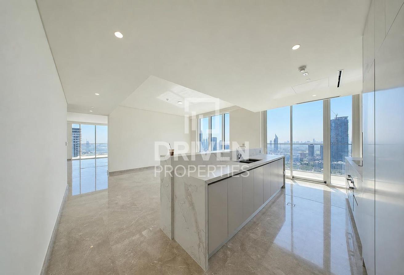 Elegant Penthouse | Prime Waterfront | Sea View photo 4