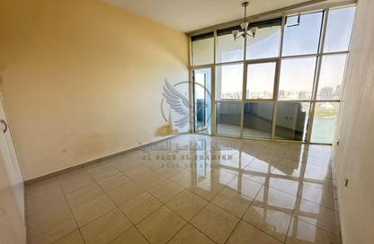 Apartment - 3 - 5 for rent in Al Majaz 3 - Al Majaz - Sharjah