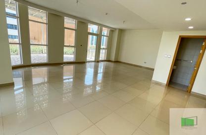 Apartment - 3 - 5 for rent in United Square - Al Khalidiya - Abu Dhabi