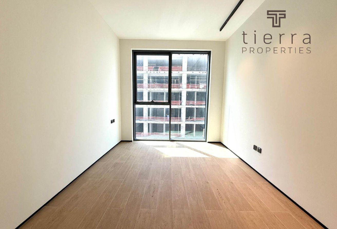 1BR Apartment | Huge Balcony | City View photo 2