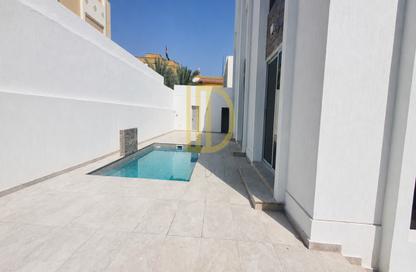 Villa - 4 Bedrooms - 6 Bathrooms for rent in Jumeirah 1 Villas - Jumeirah 1 - Jumeirah - Dubai