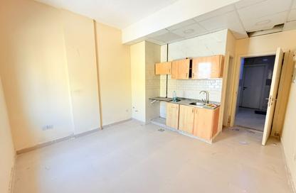 Apartment - Studio - 1 for rent in Fire Station Road - Muwaileh - Sharjah