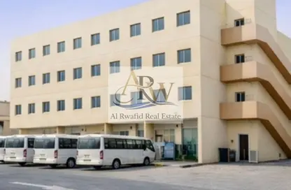 سكن عمال - استوديو - 8 حمامات للايجار في بناية اس جي 10 - المنطقة الصناعية رقم 10 - المنطقة الصناعية بالشارقة - الشارقة