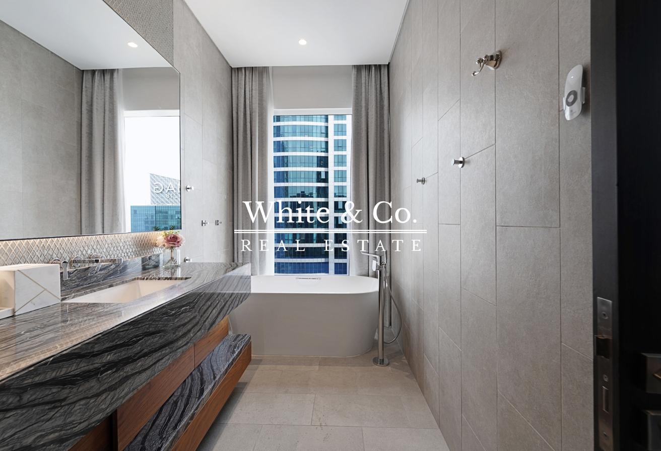 Luxury Living | Huge Layout | Marina View photo 15