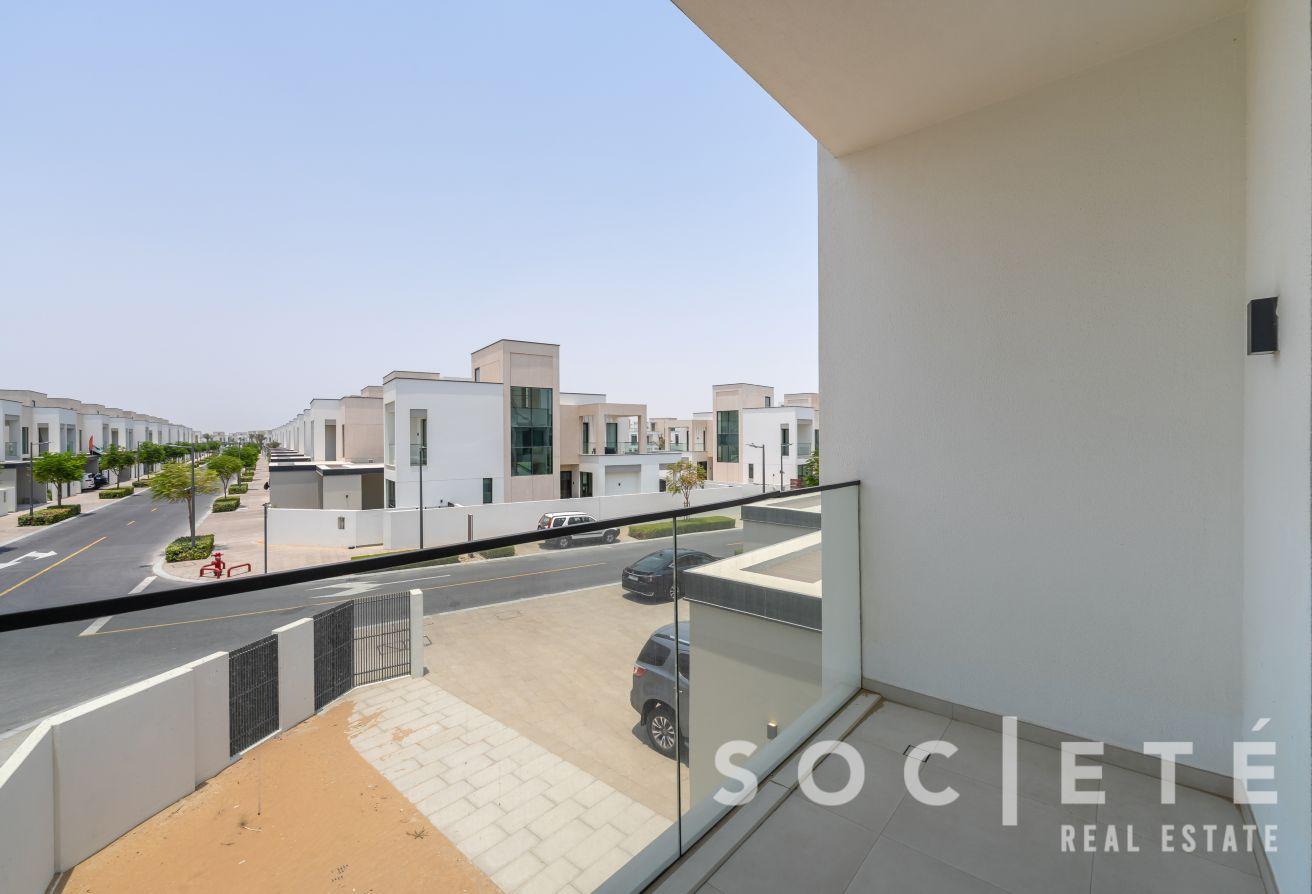 Prime location | Biggest Plot | Corner Unit photo 15