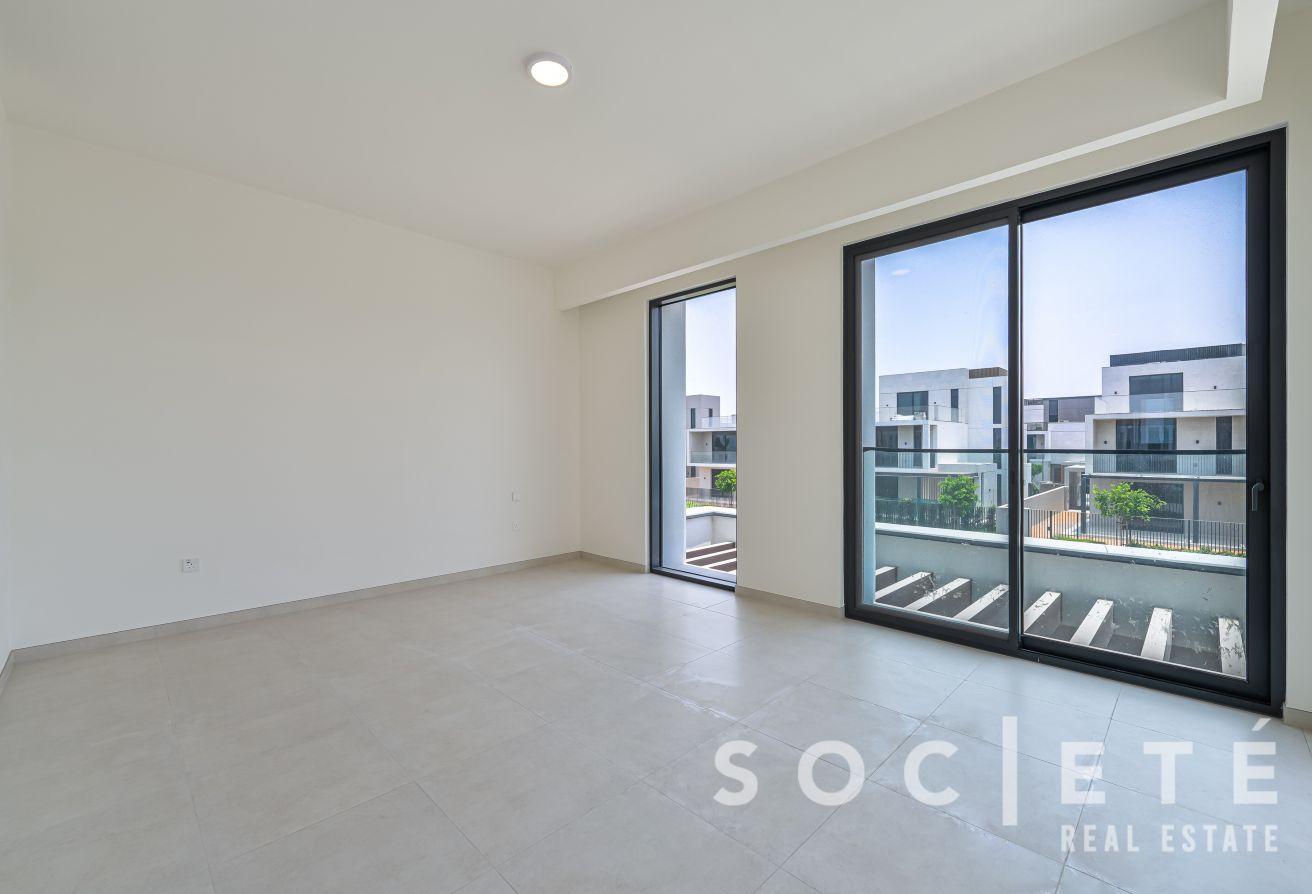 Prime location | Biggest Plot | Corner Unit photo 9