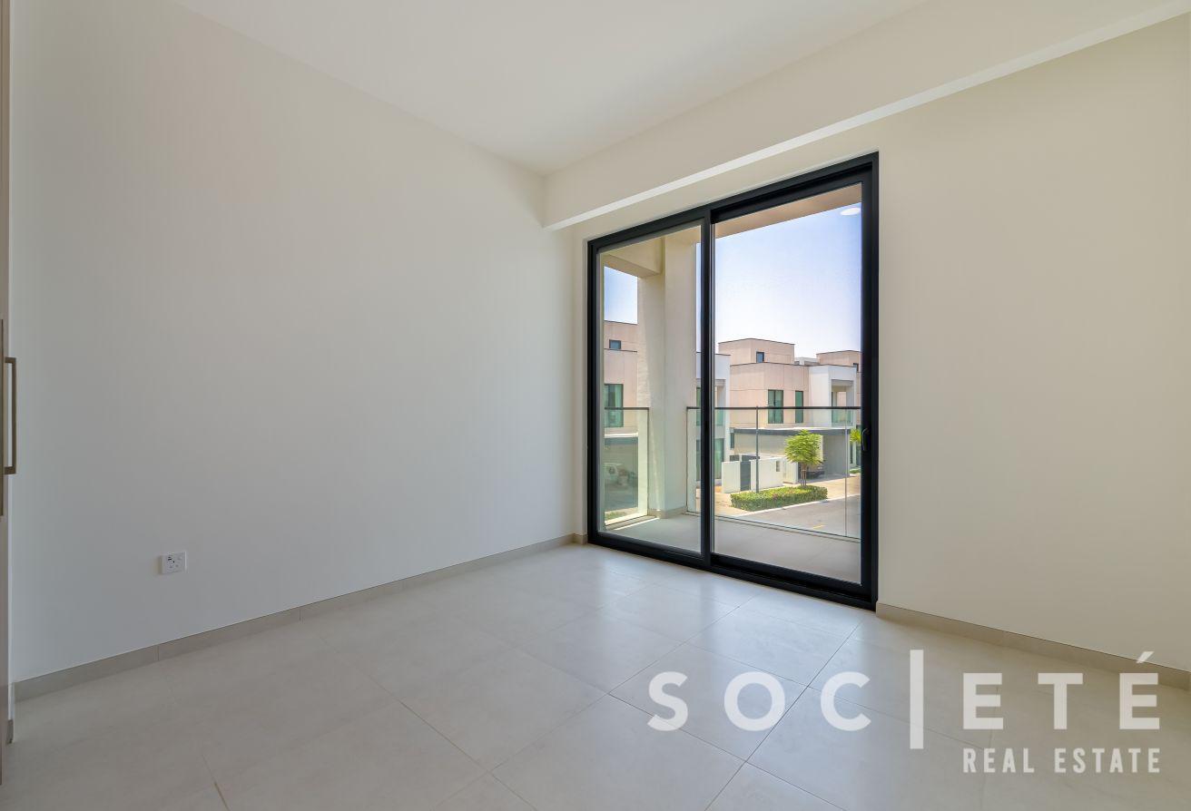 Prime location | Biggest Plot | Corner Unit photo 20