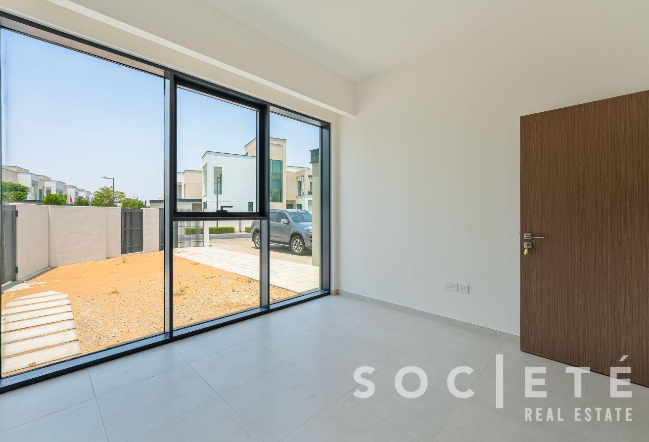 Prime location | Biggest Plot | Corner Unit photo 4