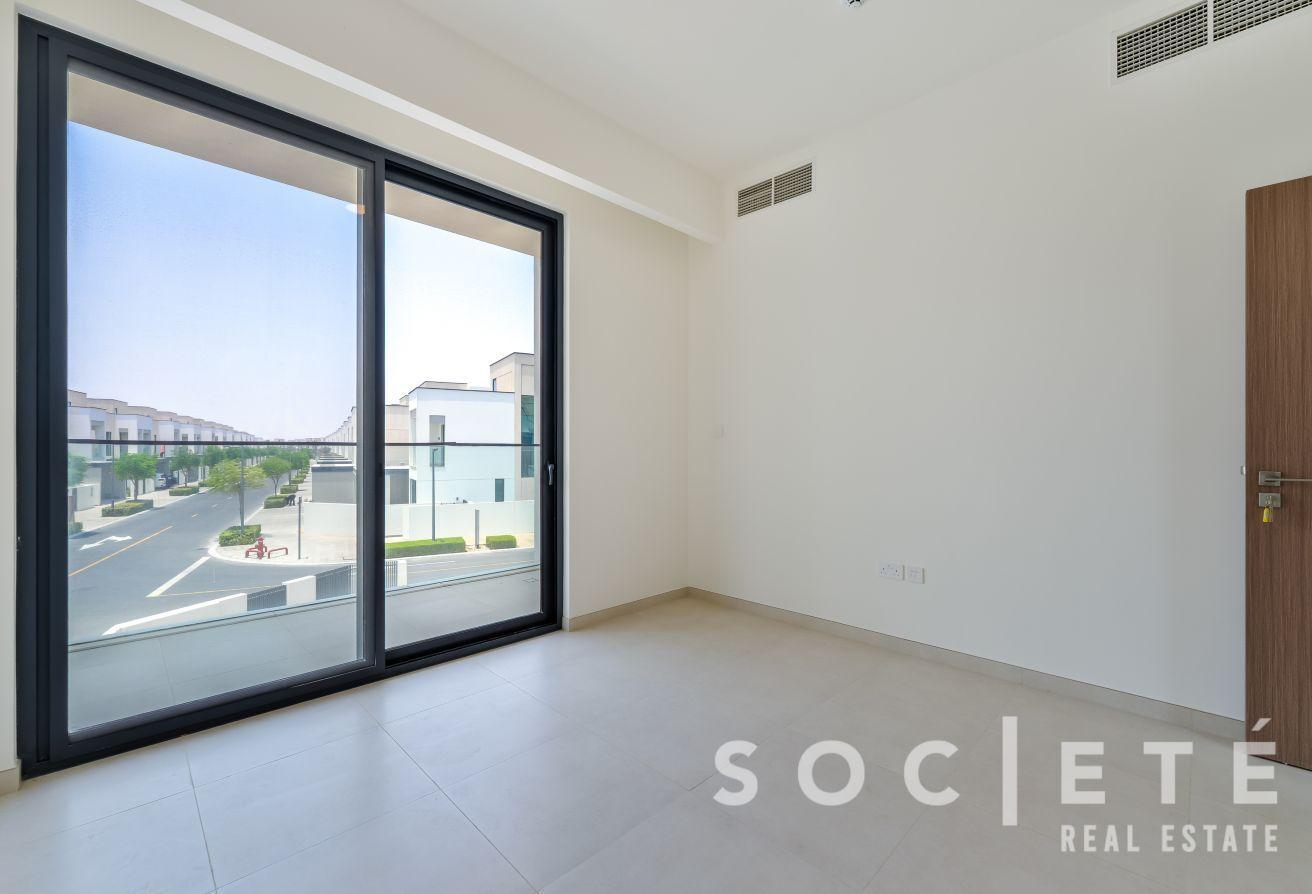 Prime location | Biggest Plot | Corner Unit photo 16