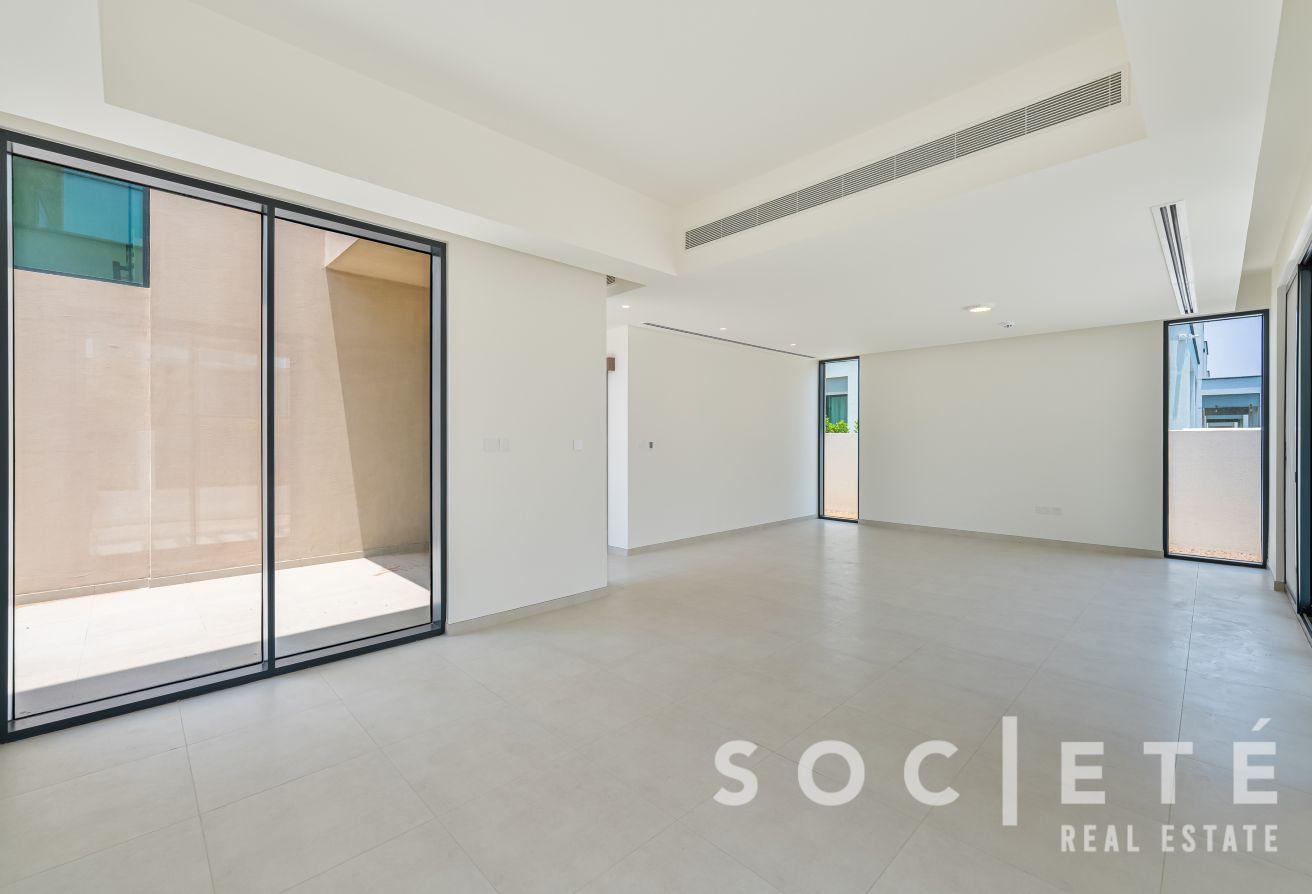Prime location | Biggest Plot | Corner Unit photo 6