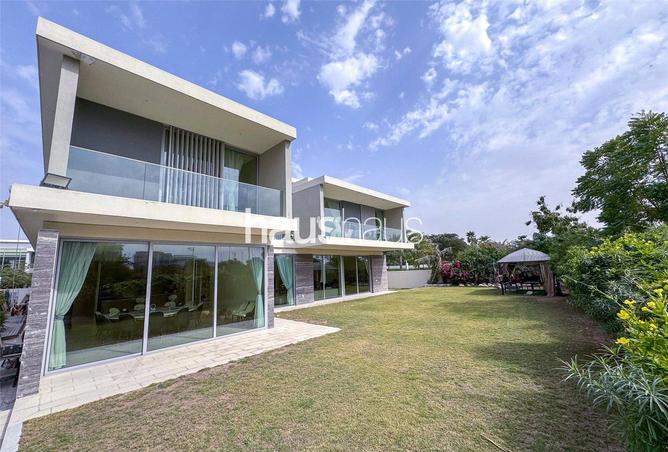 Corner Plot | Huge Layout | Modern Living