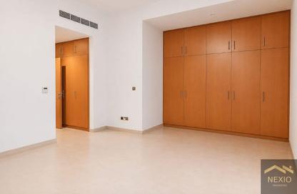 Villa - 4 - 6 for sale in Nad Al Sheba Villas - Nad Al Sheba 3 - Nad Al Sheba - Dubai