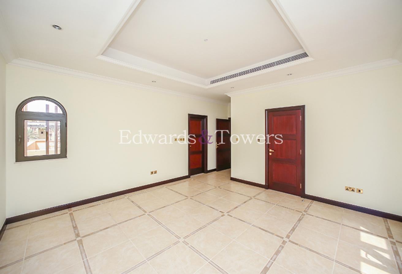Upgraded Kitchen | On the Frond Location | 4 Bed photo 14