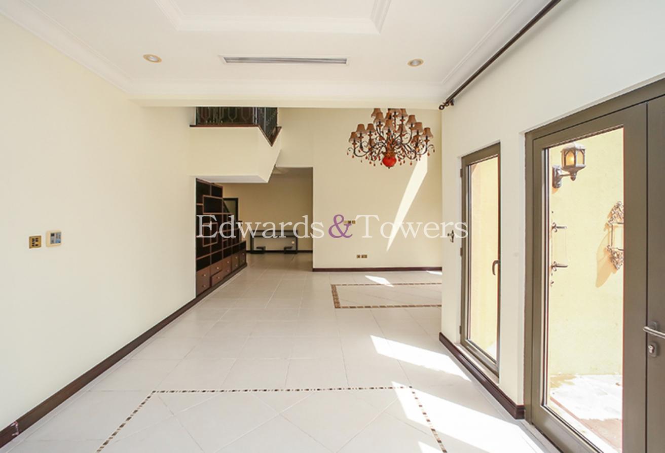 Upgraded Kitchen | On the Frond Location | 4 Bed photo 8