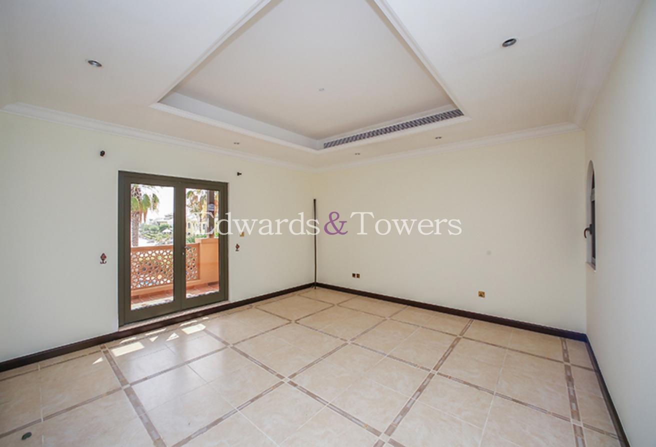 Upgraded Kitchen | On the Frond Location | 4 Bed photo 13