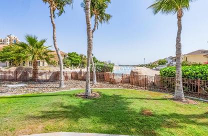 Villa - 4 - 5 for rent in Canal Cove Frond P - Canal Cove Villas - Palm Jumeirah - Dubai