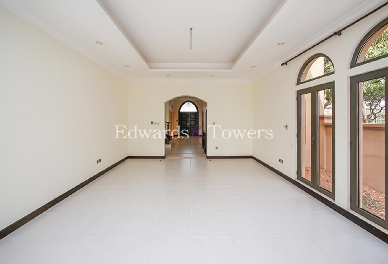 Upgraded Kitchen | On the Frond Location | 4 Bed photo 11