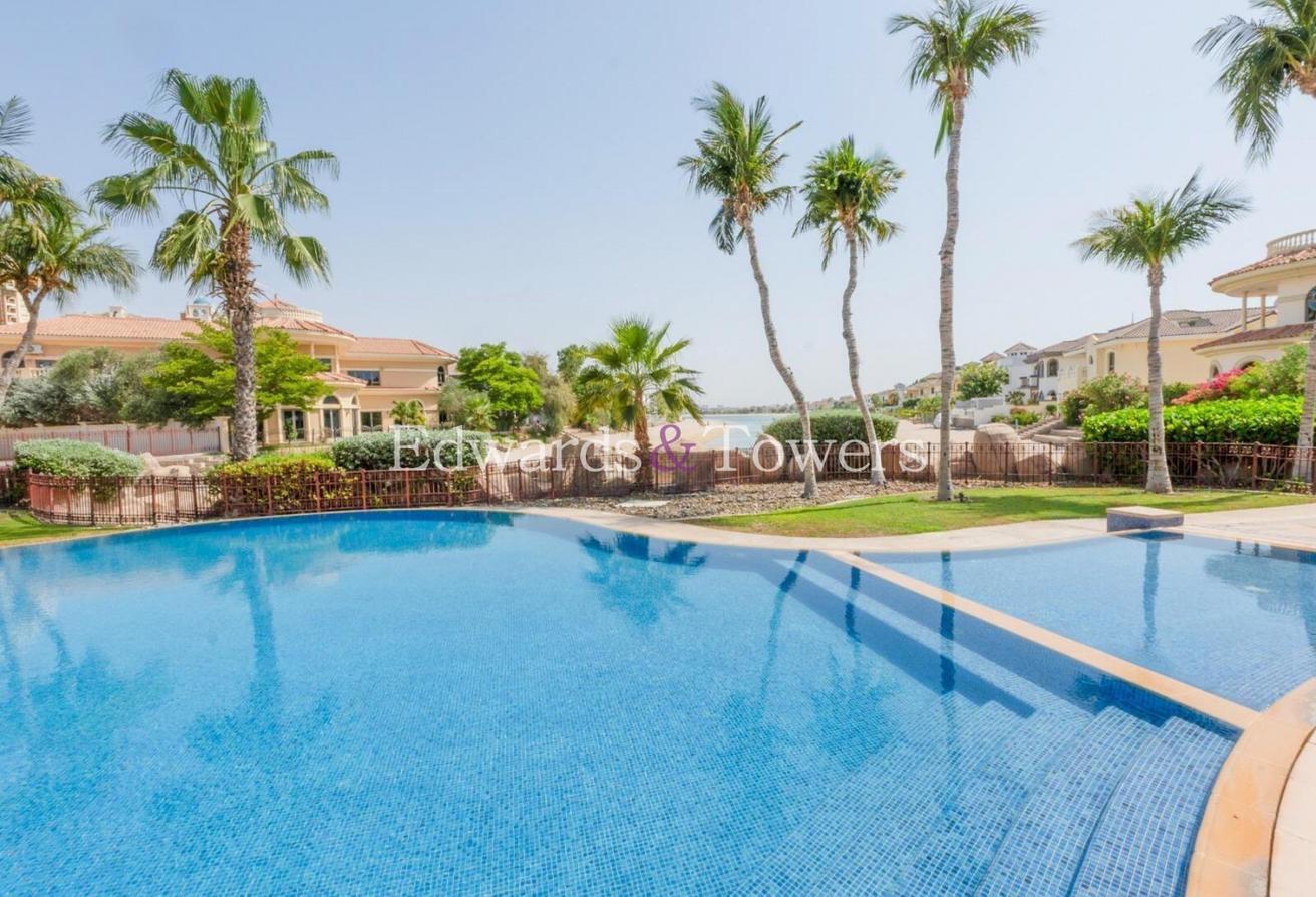 Upgraded Kitchen | On the Frond Location | 4 Bed photo 16