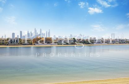 Villa - 4 - 5 for rent in Garden Homes Frond L - Garden Homes - Palm Jumeirah - Dubai