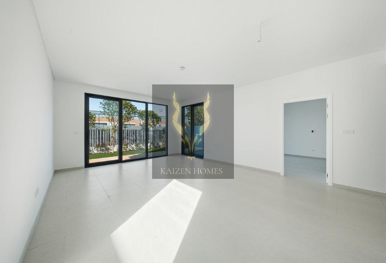 END UNIT / VACANT / UPGRADED / SINGLE ROW photo 5