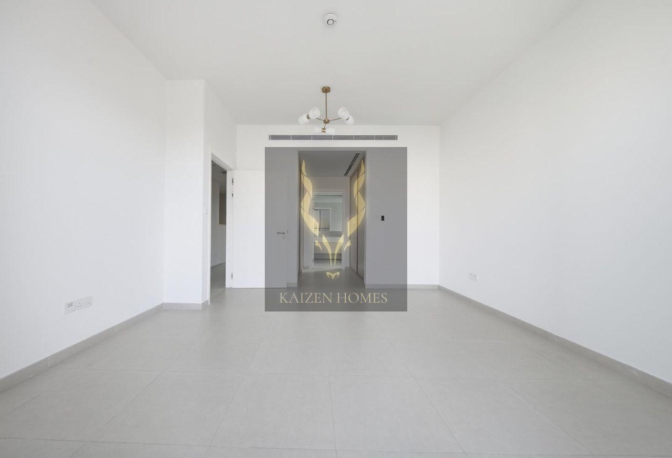 END UNIT / VACANT / UPGRADED / SINGLE ROW photo 12