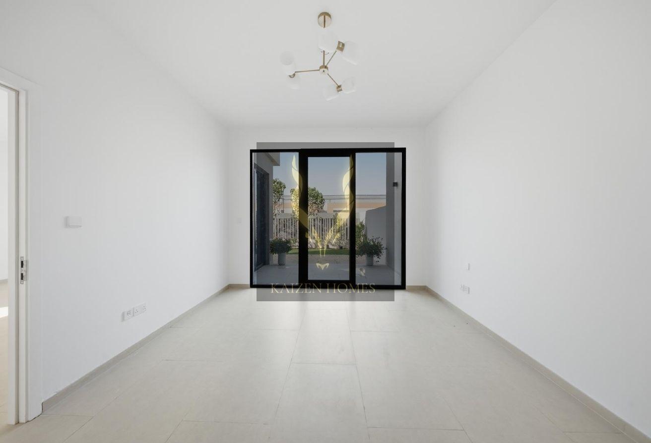 END UNIT / VACANT / UPGRADED / SINGLE ROW photo 17