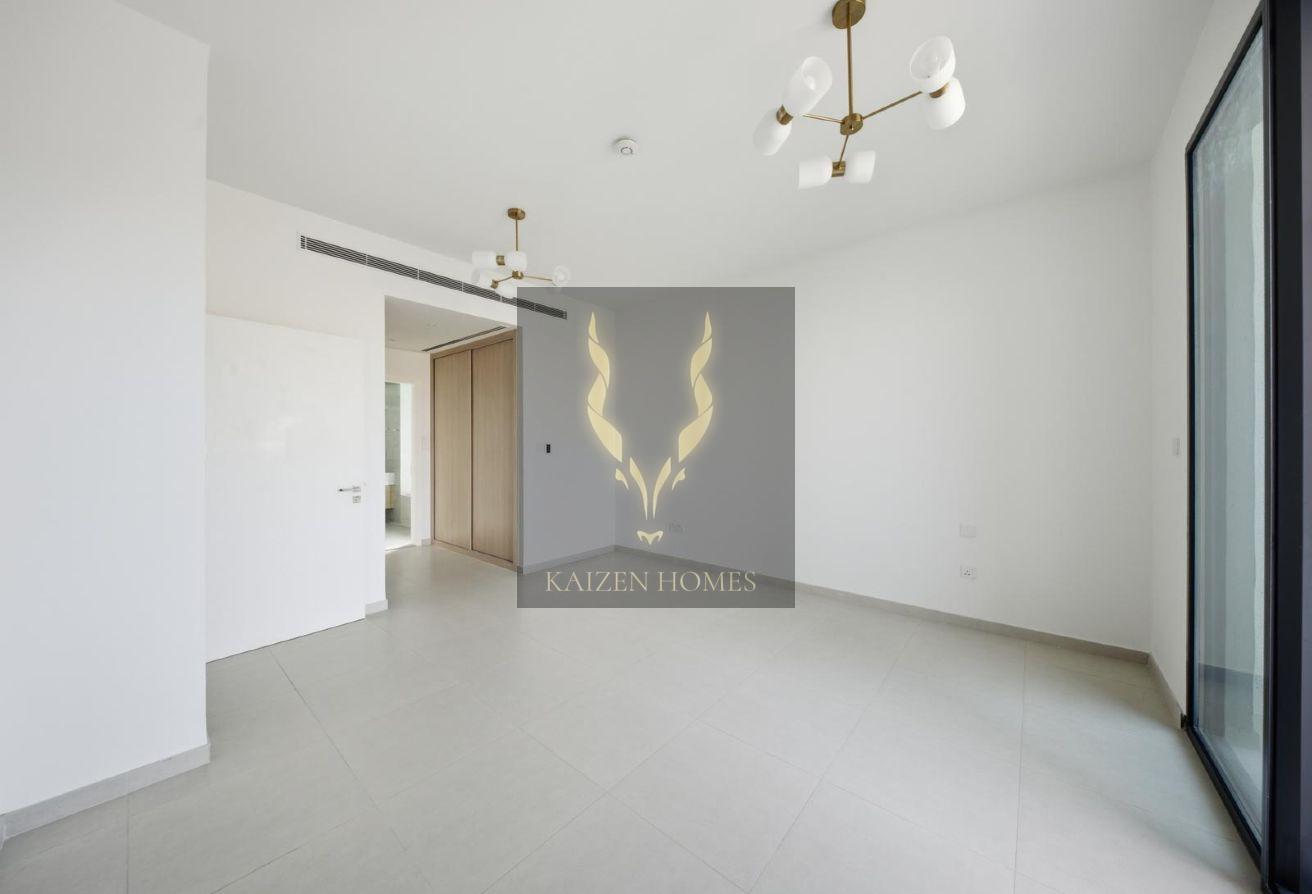 END UNIT / VACANT / UPGRADED / SINGLE ROW photo 8